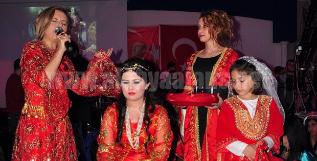 YARDIM İÇİN KINA YAKTILAR