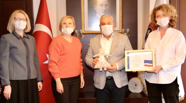 Yerleşik Ruslar'dan Başkan Şahin'e teşekkür