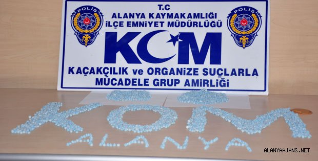 YOLCU OTOBÜSÜNDE UYUŞTURUCU HAP ELE GEÇİRİLDİ