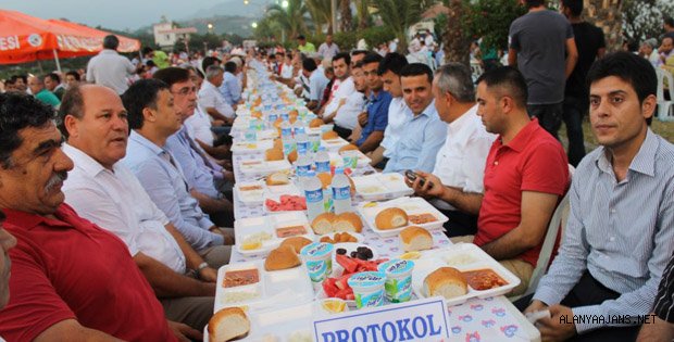 YÜCEL MHP'Yİ İFTARDA BULUŞTURDU