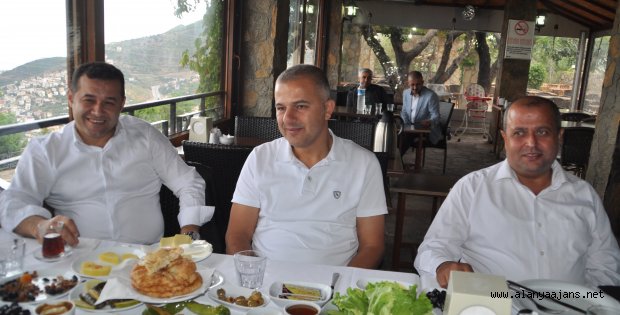 YÜCEL, ODA BAŞKANLARI İLE KAHVALTIDA BULUŞTU