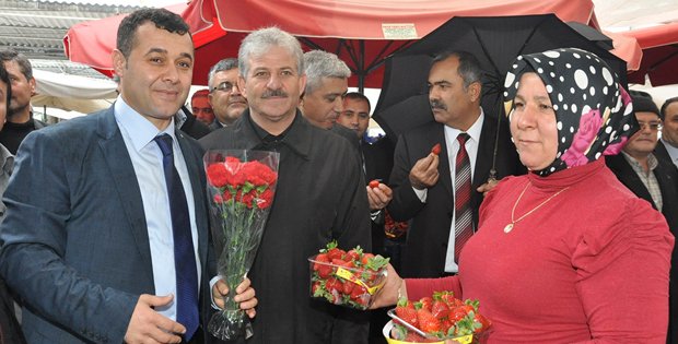YÜCEL PAZAR ESNAFINI ZİYARET ETTİ