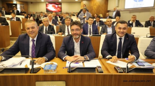 Yücel ve ekibi meclise katıldı