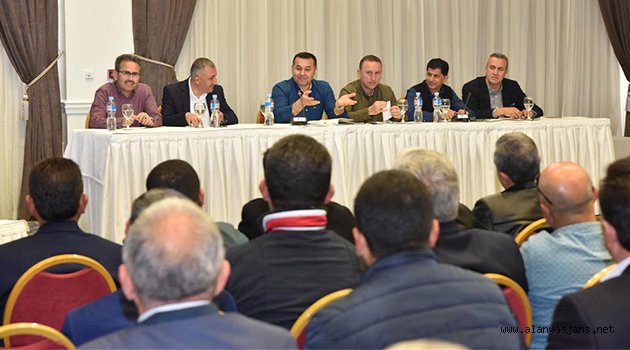 Yücel'den muhtarlarla istişare toplantısı