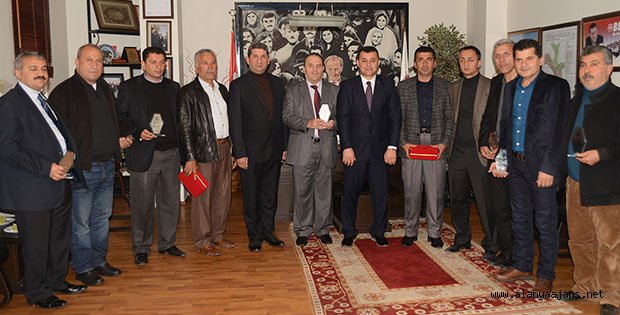 YÜCEL'E MECLİSTEN TEŞEKKÜR PLAKETİ